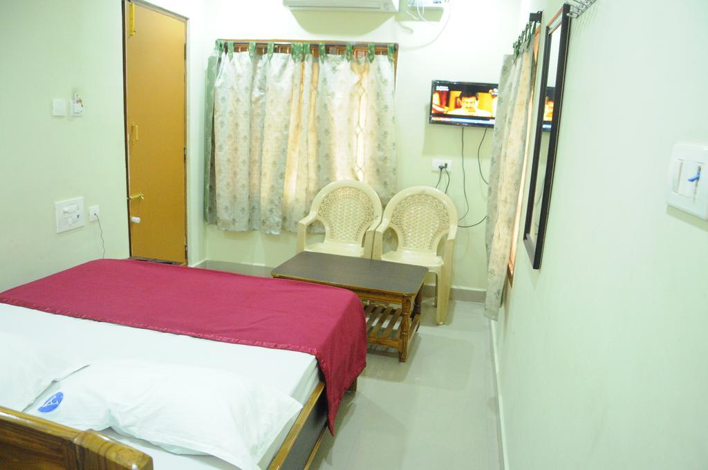 Hotel Agarala Residency Tirupati Pokoj fotografie
